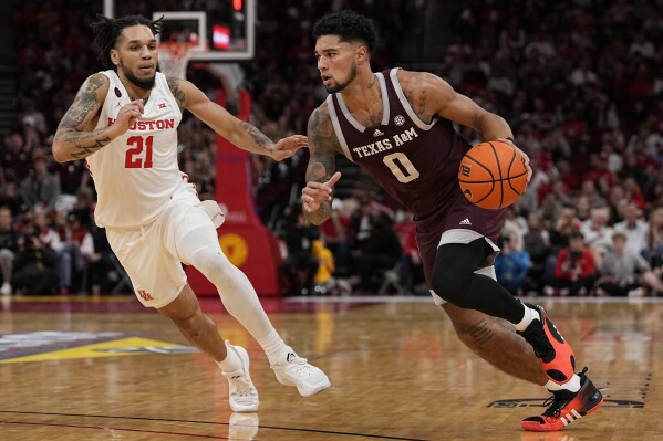 Emanuel Sharp scores 21 as No. 4 Houston holds off Texas A M 70 66
